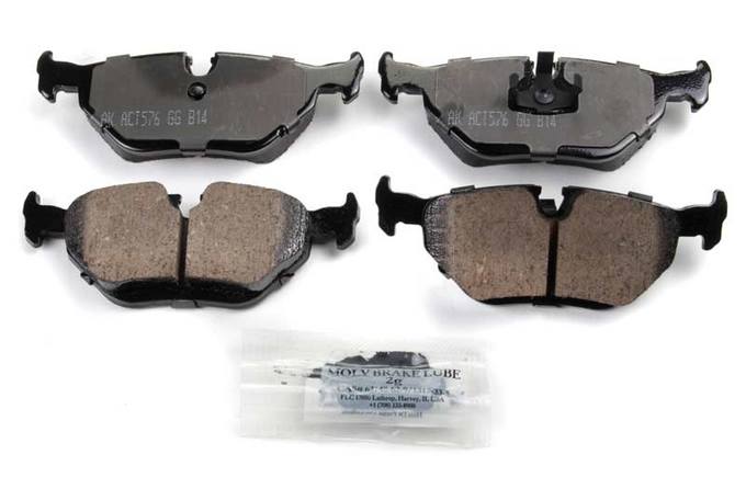 BMW Disc Brake Pad Set - Rear 34211162536 - Akebono Euro Ultra-Premium EUR396A